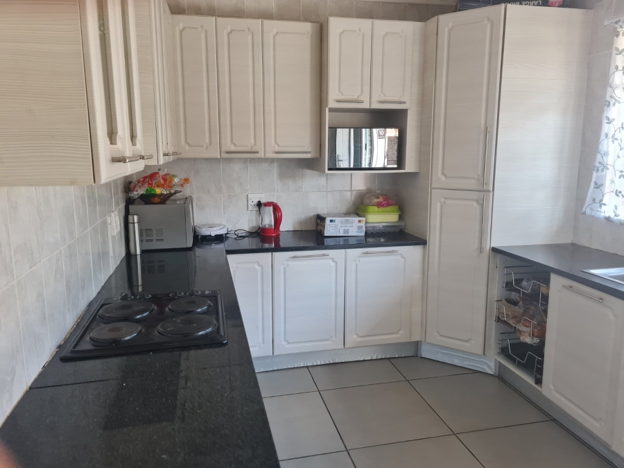 7 Bedroom Property for Sale in Southernwood Eastern Cape